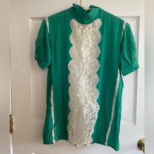 DOLCE + GABBANA Green Silk + Lace short sleeved blouse SZ 42. Made in Italy